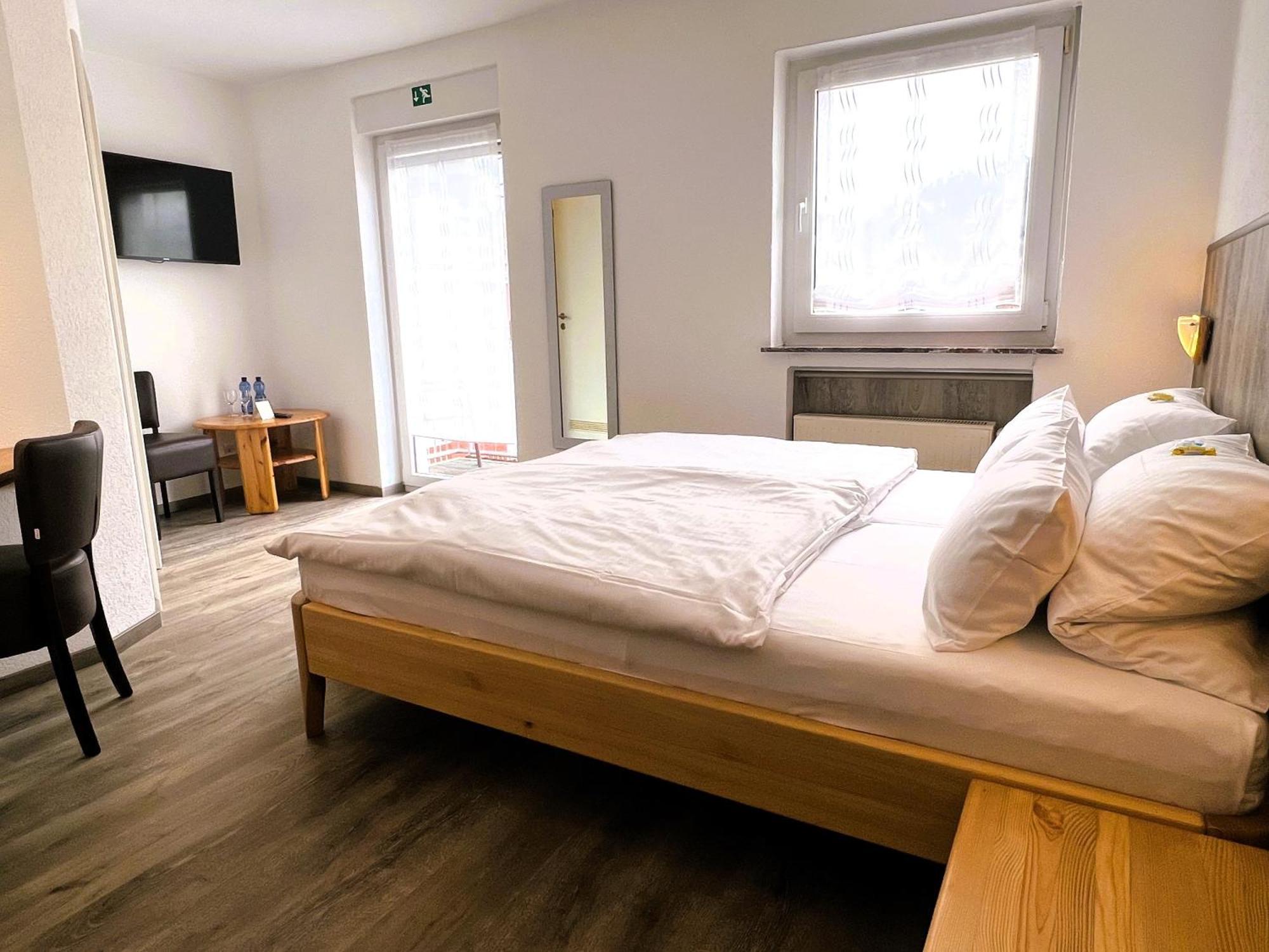 Hotel Orthwein -Kostenfreie Parkplaetze- Colbe ภายนอก รูปภาพ